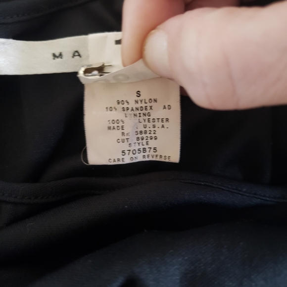 A Max Studio lace and lined v-neck and back tank top - Picture 5 of 5